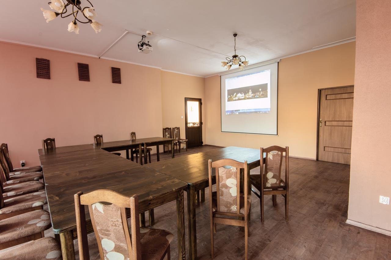 Dom Turysty Sanok Aparthotel Εξωτερικό φωτογραφία